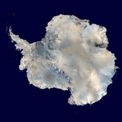 Antarktika, aus Satellitenfotos („Blue Marble“) zusammengesetztes Bild