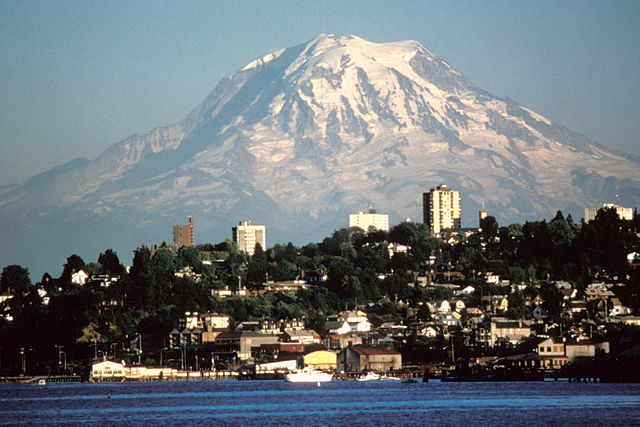 https://upload.wikimedia.org/wikipedia/commons/thumb/0/01/Mount_Rainier_over_Tacoma.jpg/640px-Mount_Rainier_over_Tacoma.jpg