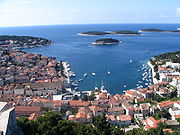 Die Stadt Hvar in Kroatien