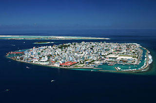 Malé, die Hauptstadt der Malediven, ein dicht besiedeltes Motu