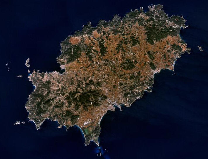 https://upload.wikimedia.org/wikipedia/commons/a/ae/Ibiza.jpg