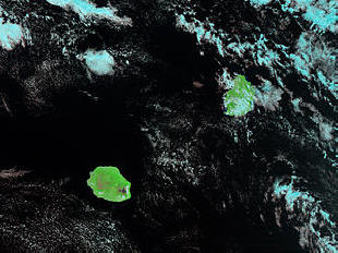 Die Inseln Réunion (links) und Mauritius (rechts)