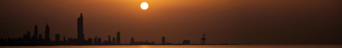 Blick auf Kuwait beim Sonnenuntergang