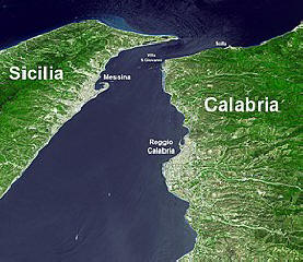 Satellitenaufnahme der Straße von Messina