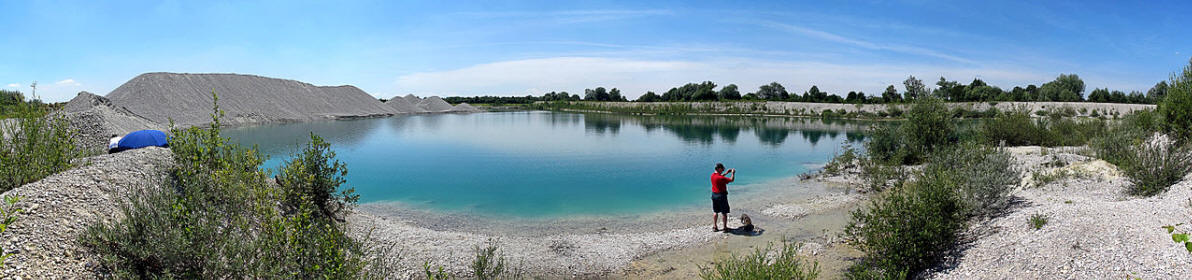 https://upload.wikimedia.org/wikipedia/commons/thumb/f/f7/Baggersee-Panorama.jpg/1280px-Baggersee-Panorama.jpg