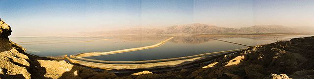 http://upload.wikimedia.org/wikipedia/commons/thumb/3/34/Panorama_of_the_Dead_sea_from_Mount_Sdom.jpg/640px-Panorama_of_the_Dead_sea_from_Mount_Sdom.jpg
