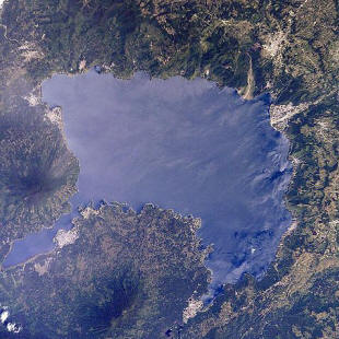 https://upload.wikimedia.org/wikipedia/commons/thumb/c/c8/Lago_de_Atitlan_seen_from_orbit.jpg/480px-Lago_de_Atitlan_seen_from_orbit.jpg